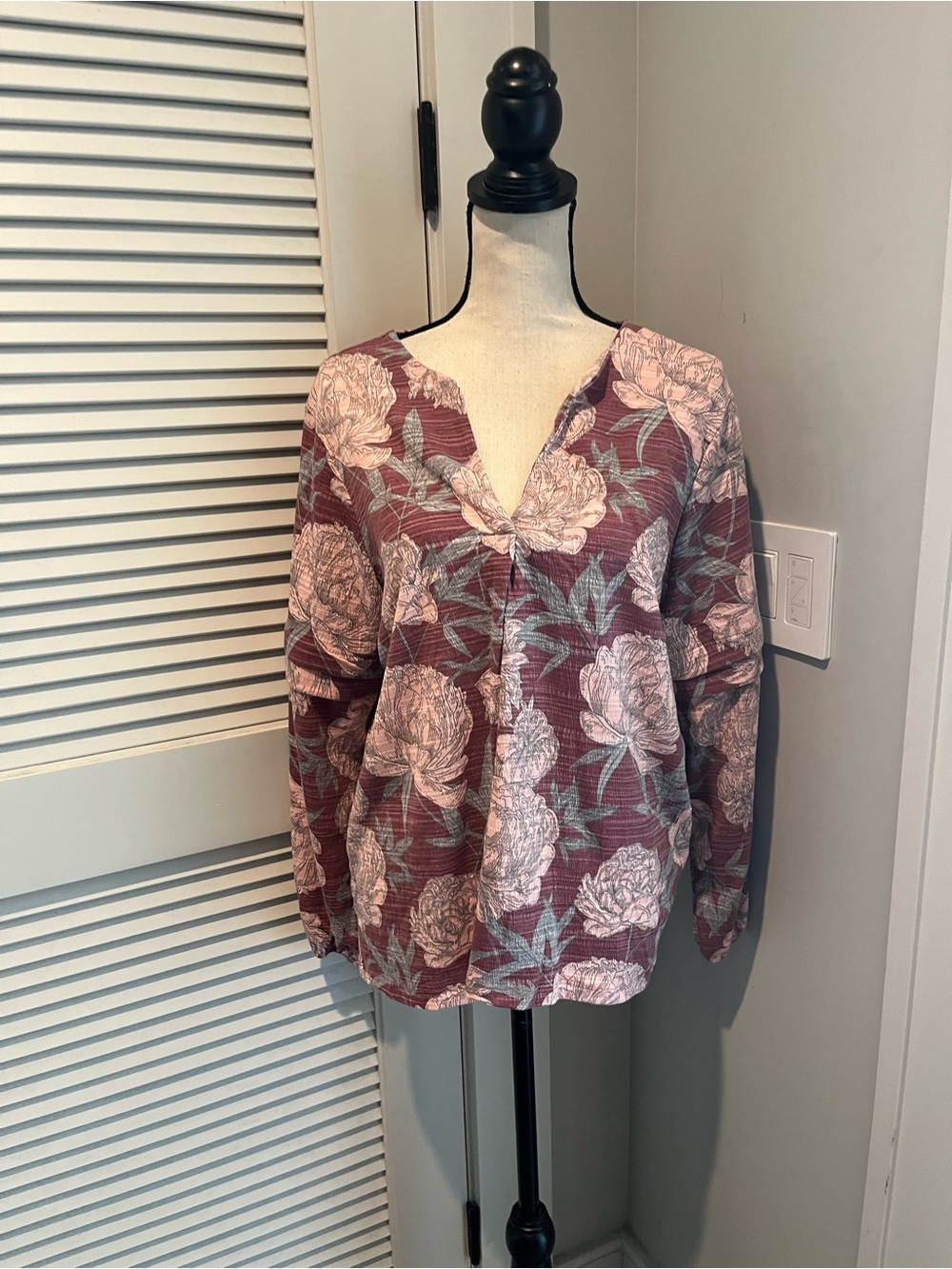 bobeau Dusty Rose Floral V-Neck Blouse